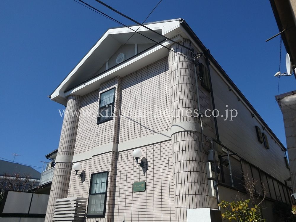 バストイレ別の2階のお部屋です。これから新規クロス張替え、クリーニングです。